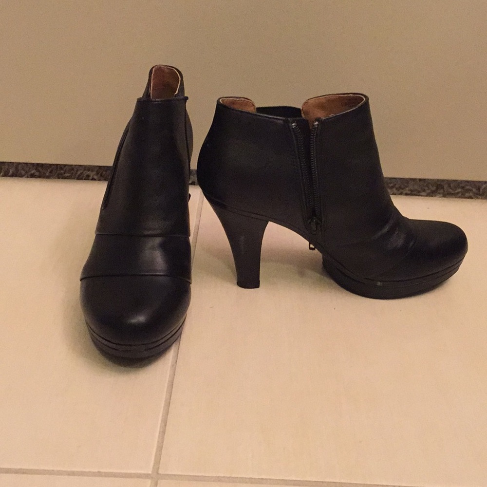 Sofft Black Heeled Booties size 6.5
